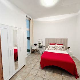 Private room for rent for €680 per month in Barcelona, Carrer d'Avinyó