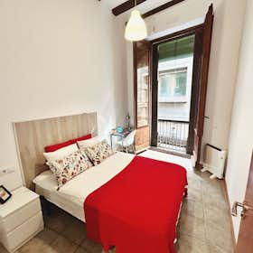 Private room for rent for €630 per month in Barcelona, Carrer d'Avinyó