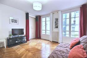 Studio for rent for €1,823 per month in Paris, Rue Godot de Mauroy