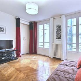 Studio for rent for €1,539 per month in Paris, Rue Godot de Mauroy