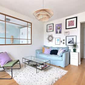 Lägenhet att hyra för 1 376 € i månaden i Paris, Rue Philippe de Girard
