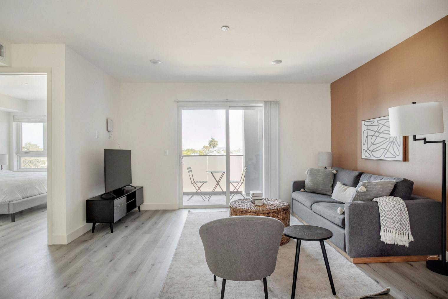 Appartamento in affitto a $5,016 al mese a Los Angeles, Gateway Boulevard