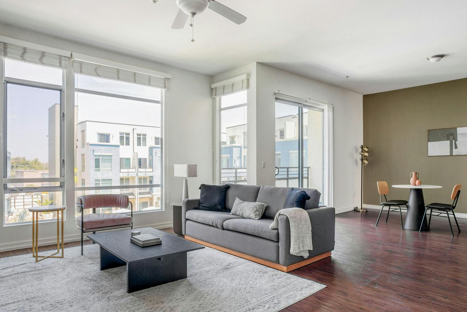 Lägenhet att hyra för $6,502 i månaden i Los Angeles, Redwood Avenue