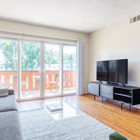 Mieszkanie do wynajęcia za $2,411 miesięcznie w mieście Sherman Oaks, Hazeltine Ave
