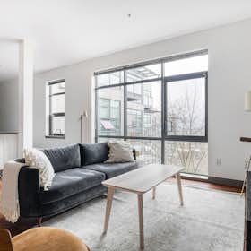 Квартира сдается в аренду за $3,857 в месяц в Seattle, Eastlake Ave E