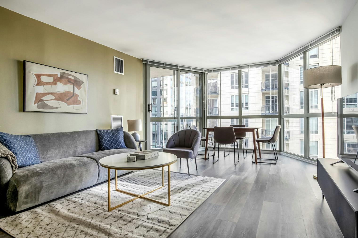 East Delaware Place, Chicago, IL preview