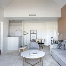 公寓 正在以 $3,063 的月租出租，其位于 Los Angeles, La Tijera Blvd
