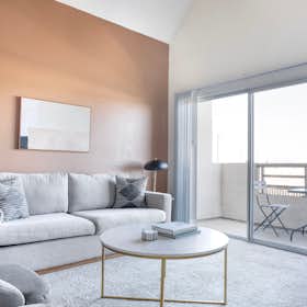 Lägenhet att hyra för $4,185 i månaden i Los Angeles, La Tijera Blvd