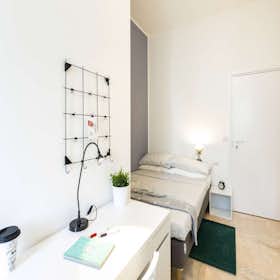Private room for rent for €775 per month in Milan, Viale Beatrice d'Este
