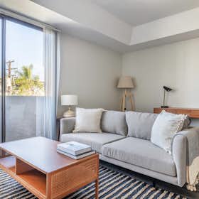 Lägenhet att hyra för $3,716 i månaden i Los Angeles, N Curson Ave