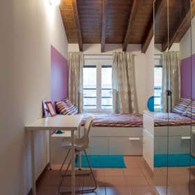 Private room for rent for €645 per month in Milan, Via Jacopo della Quercia