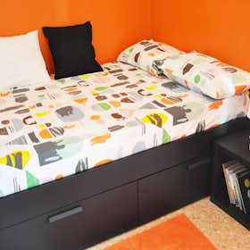 Private room for rent for €680 per month in Milan, Via Gaeta