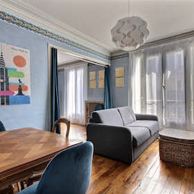 Apartment for rent for €1,594 per month in Paris, Rue Lamarck