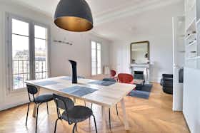 Apartment for rent for €2,849 per month in Paris, Rue Boursault