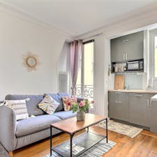 Apartment for rent for €1,539 per month in Paris, Rue des Dames