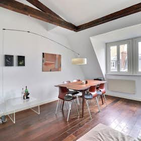 Apartment for rent for €2,544 per month in Paris, Rue Pérignon