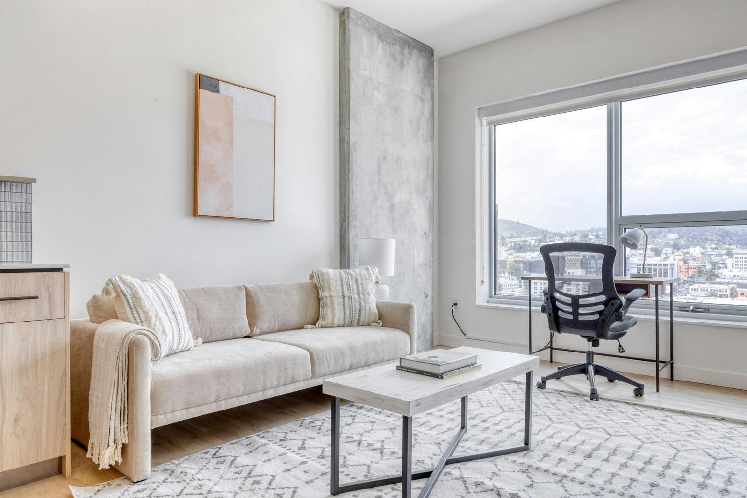 Mieszkanie do wynajęcia za $5,969 miesięcznie w mieście Los Angeles, De Longpre Avenue
