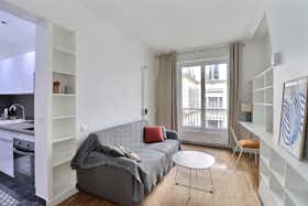 Studio for rent for €1,410 per month in Paris, Rue Pierre Demours