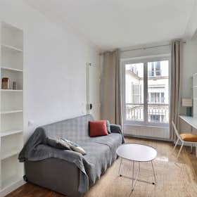 Studio for rent for €1,410 per month in Paris, Rue Pierre Demours