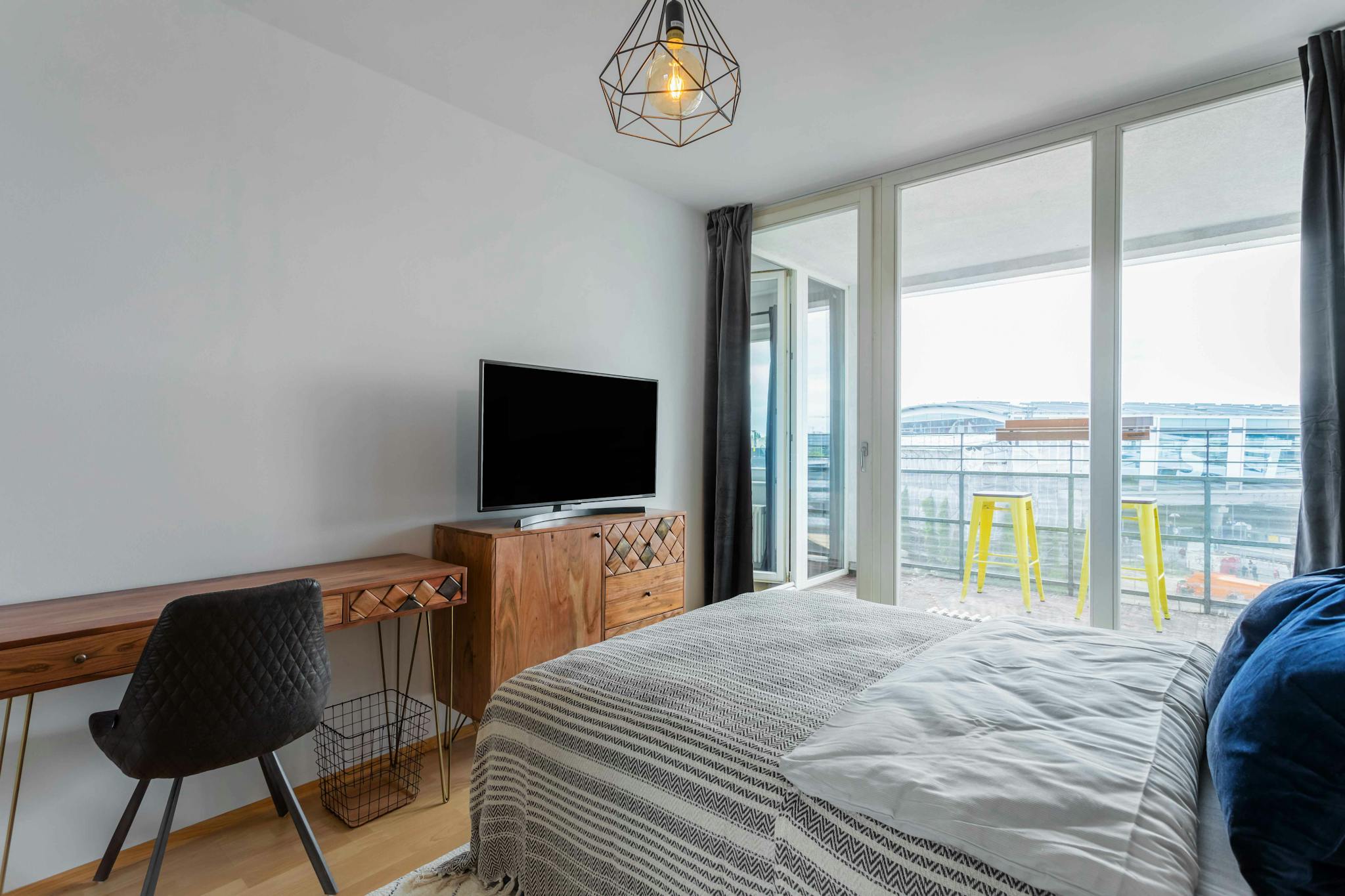 Sonntagstraße, Berlin preview