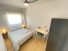 Private room for rent for €400 per month in Madrid, Avenida de las Palomeras