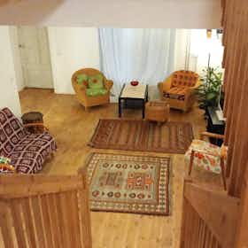 公寓 正在以 €2,200 的月租出租，其位于 Helsinki, Kylätie