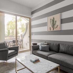 Apartment for rent for €3,762 per month in Los Angeles, La Tijera Blvd