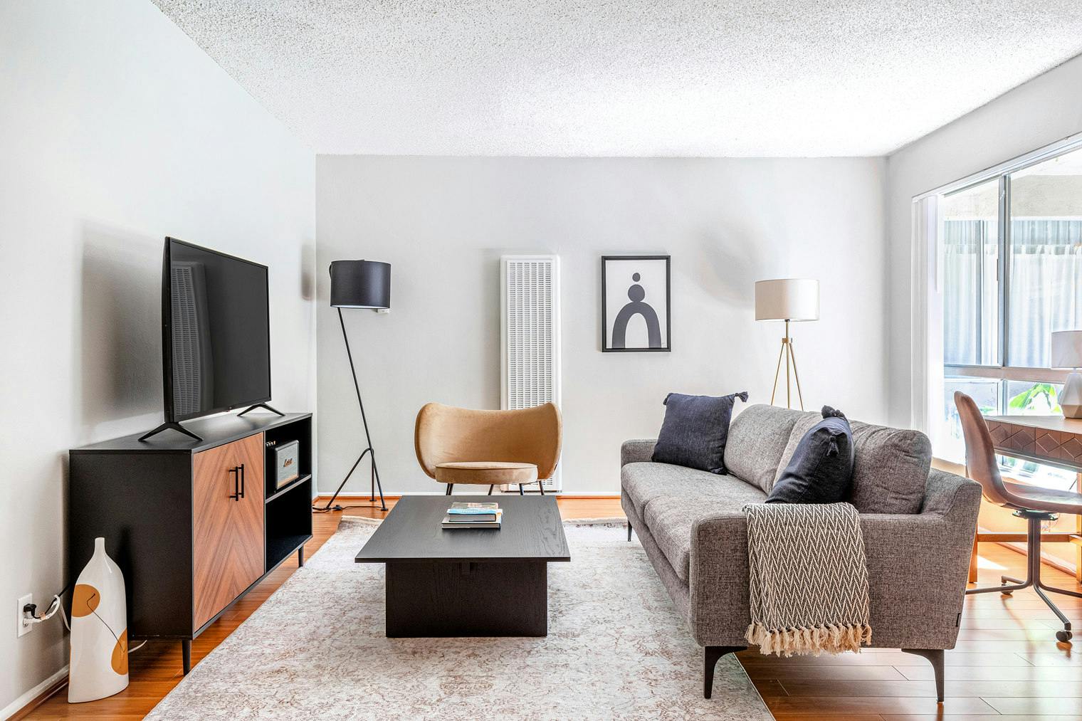 Квартира за оренду для $3,190 на місяць у Los Angeles, Huston Street