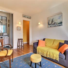 Apartment for rent for €1,926 per month in Paris, Rue Saint-Jacques