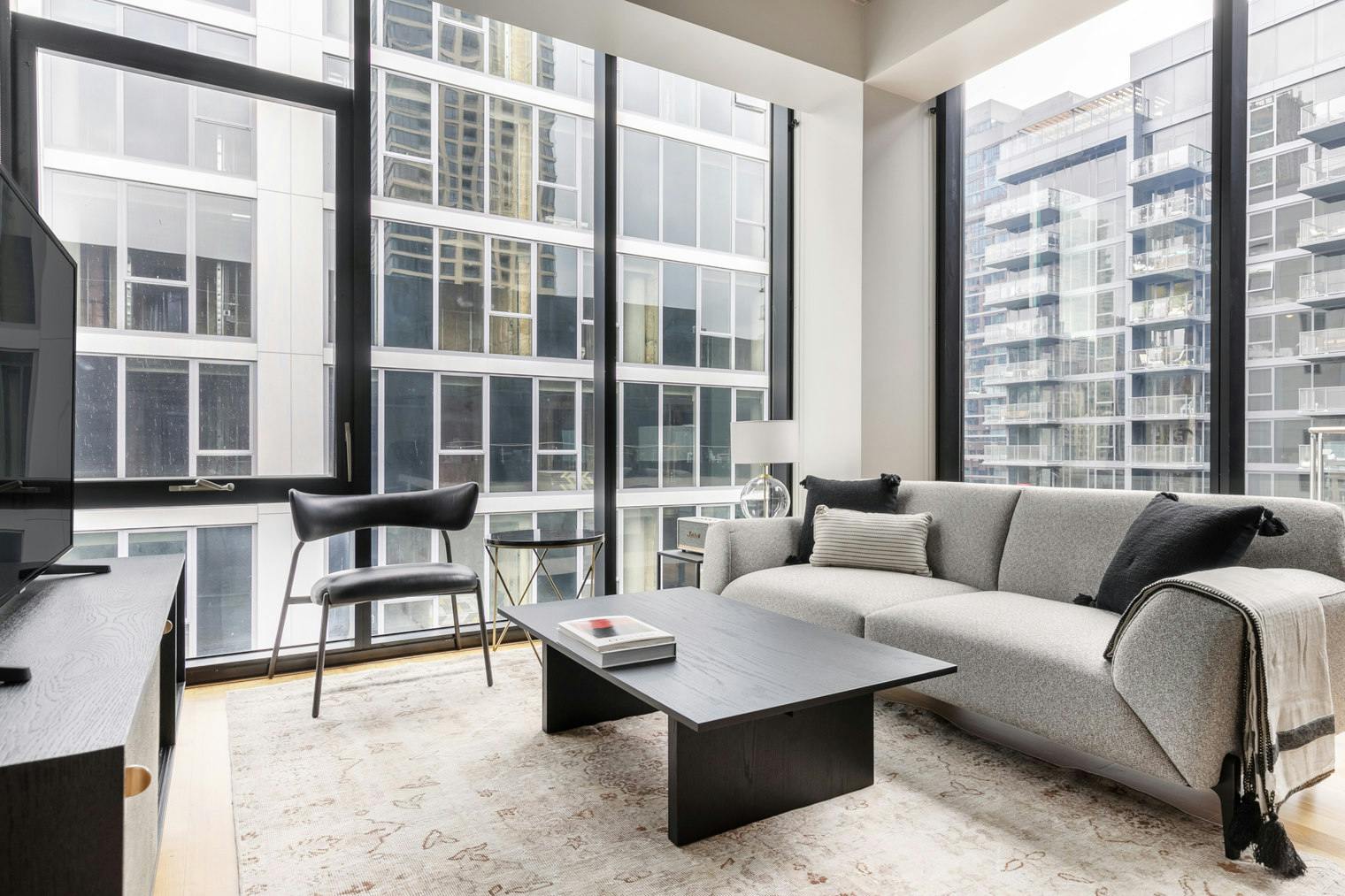 North La Salle Drive, Chicago, IL preview