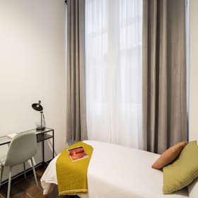 Private room for rent for €940 per month in Madrid, Calle de la Ballesta