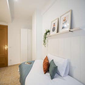 Private room for rent for €570 per month in Madrid, Calle de Bravo Murillo