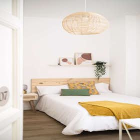 Private room for rent for €650 per month in Madrid, Calle de Fernández de la Hoz