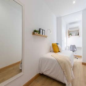 Private room for rent for €1,100 per month in Madrid, Calle de San Lorenzo