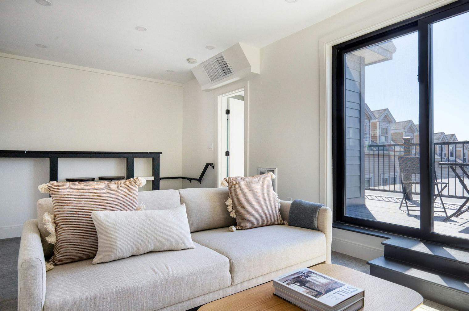 Wohnung zu mieten für $4,303 pro Monat in Boston, East 8th Street