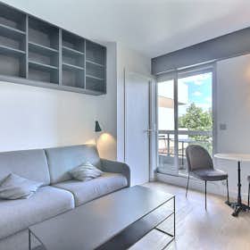 Apartment for rent for €1,644 per month in Paris, Rue Oberkampf