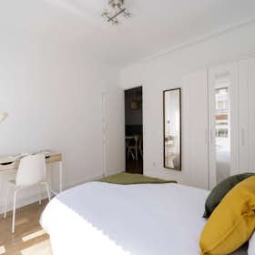 Private room for rent for €900 per month in Madrid, Calle de Andrés Mellado