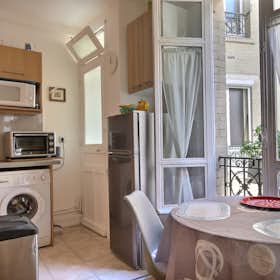 Apartment for rent for €1,590 per month in Paris, Rue Duhesme