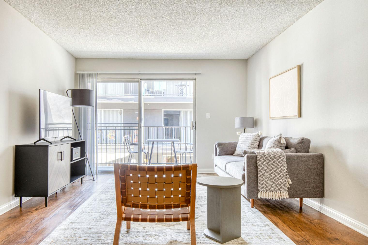 Apartment for rent for $3,897 per month in Los Angeles, Veselich Avenue