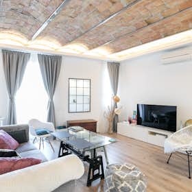 Apartment for rent for €1,490 per month in Barcelona, Carrer de Pamplona