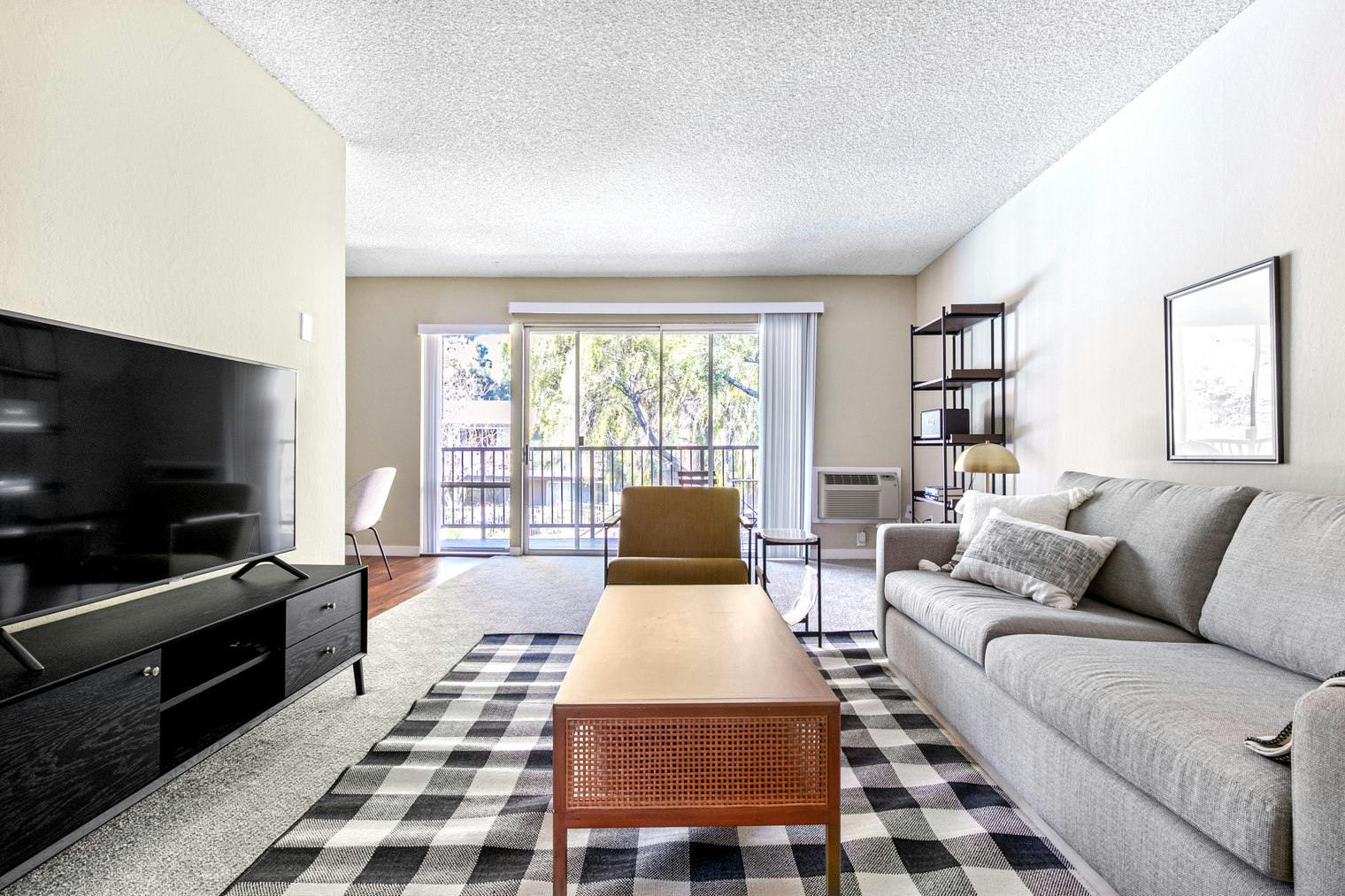 Apartament de închiriat pentru $4,147 pe lună în Mountain View, Heatherstone Way