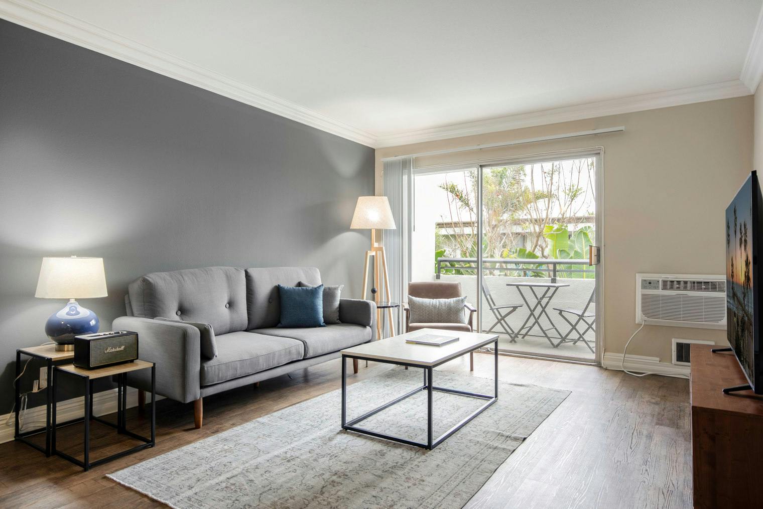 公寓 正在以 $4,147 的月租出租，其位于 Los Angeles, South Sepulveda Boulevard