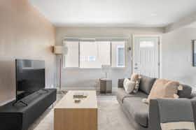 Apartamento para alugar por $2,620 por mês em Santa Clara, Burbank Dr