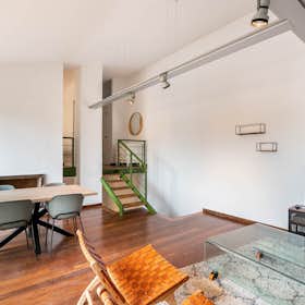 Apartment for rent for €1,825 per month in Barcelona, Carrer de la Canuda