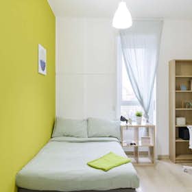 Private room for rent for €975 per month in Milan, Viale Tibaldi