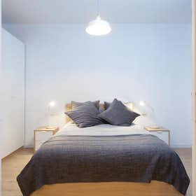 Apartment for rent for €1,350 per month in Barcelona, Carrer de Villarroel
