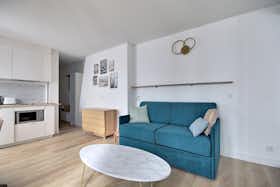 Studio for rent for €1,378 per month in Paris, Rue Custine