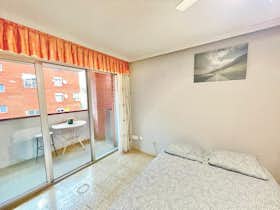 Private room for rent for €400 per month in Madrid, Avenida de Pablo Neruda