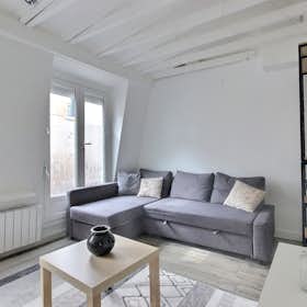 Studio for rent for €1,706 per month in Paris, Rue du Pot de Fer