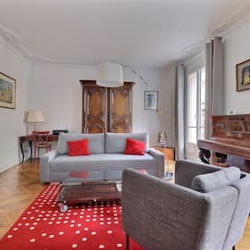 Apartment for rent for €3,498 per month in Paris, Rue Lamarck